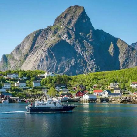 Madelhea Cabin- Seaview Lodge Reine Bagian luar foto