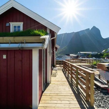 Madelhea Cabin- Seaview Lodge Reine Bagian luar foto