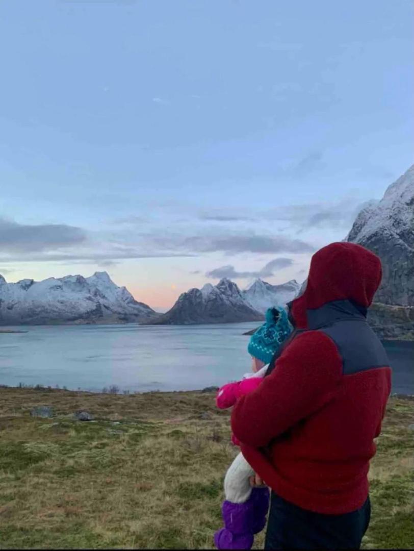 Madelhea Cabin- Seaview Lodge Reine Bagian luar foto
