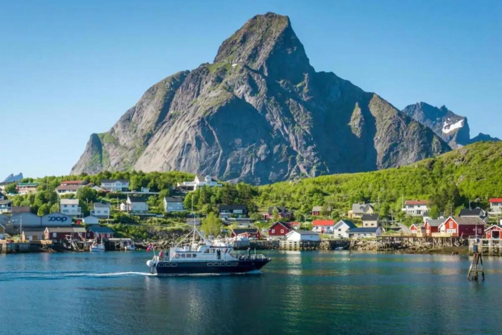 Madelhea Cabin- Seaview Lodge Reine Bagian luar foto